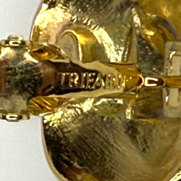 Trifari Clip on Fashion Jewelry - Picture 7 of 7